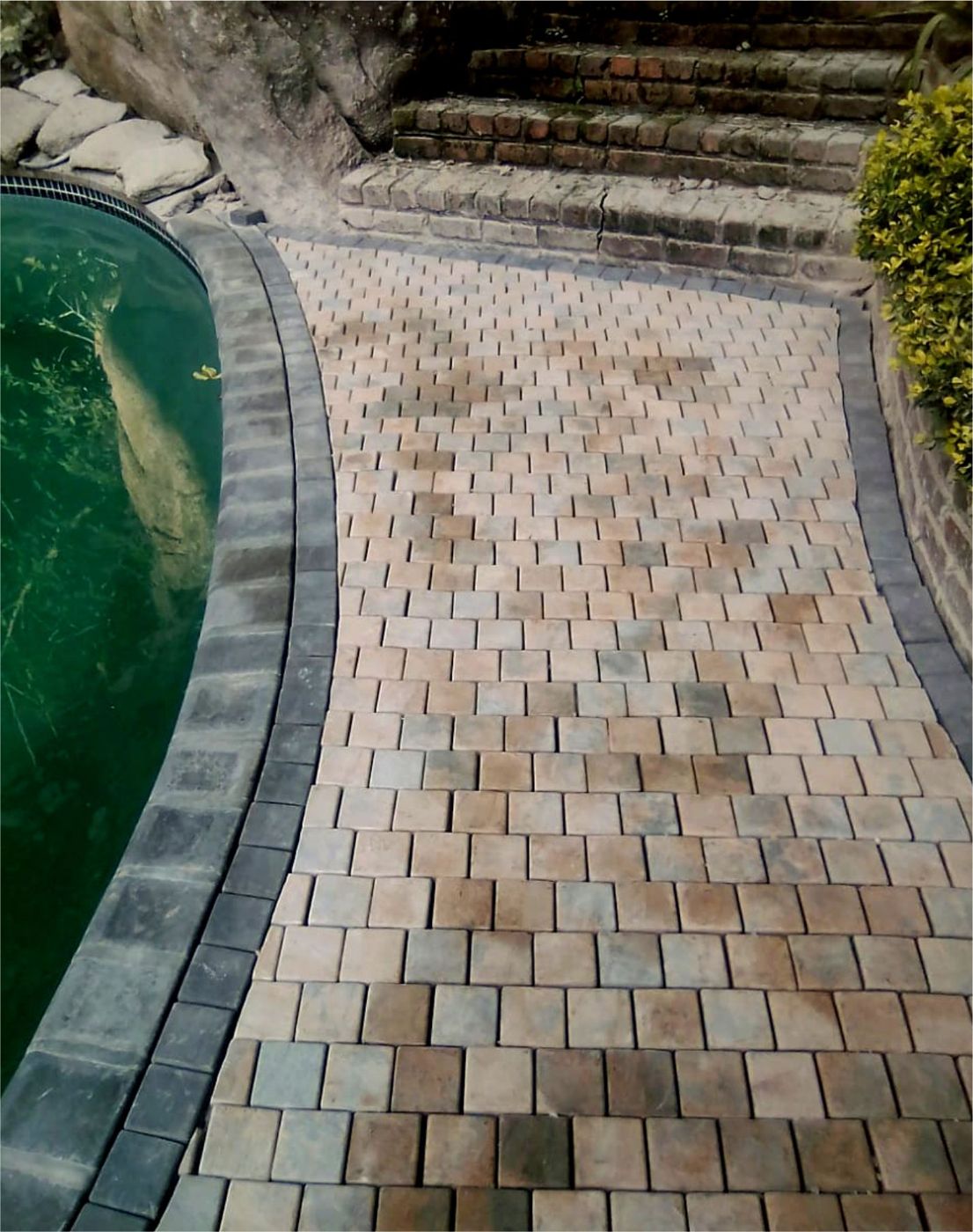 Traditional pool surround paving 1